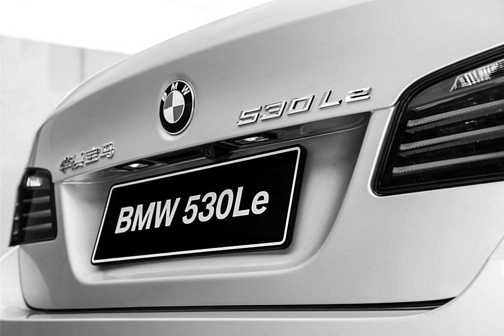 
	
                    
	【電纜網(wǎng)訊】寶馬官方發(fā)布公告：德國寶馬計(jì)劃增加其在華晨寶馬中的股份比例，從50%提高到75%。公司已與華晨汽車簽署協(xié)議，將斥資約36億歐元從對方手中收購25%股份