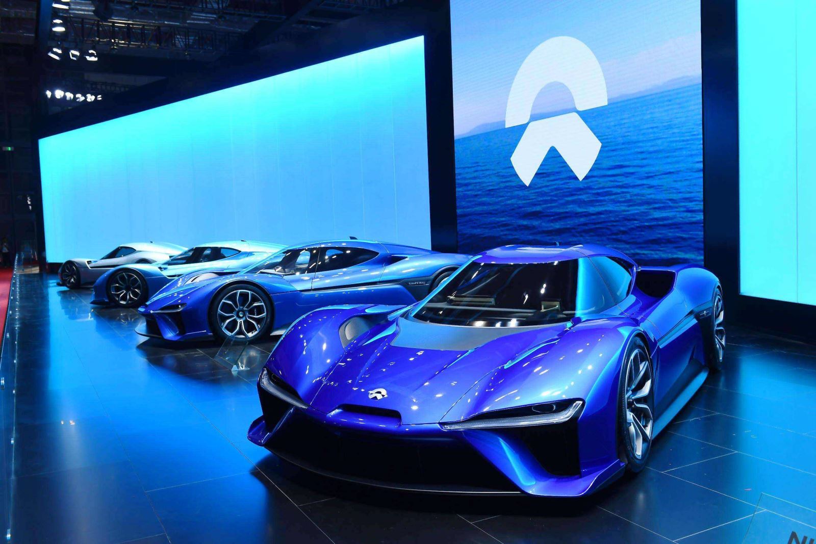 
	
                    
	【電纜網(wǎng)訊】蔚來汽車與北汽新能源相繼上市，中國新能源汽車市場越來越熱鬧。

	

	雖然傳統(tǒng)燃油車市遇冷，但新能源車市在多重政策的刺激下依然保持穩(wěn)定的增長