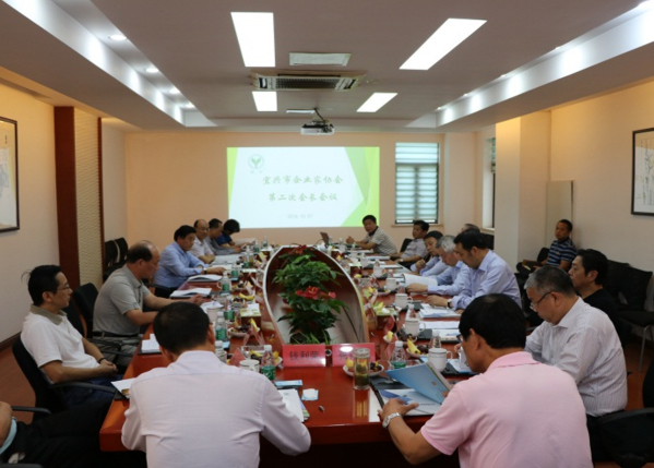 
	
                    
	10月7日，宜興市企業(yè)家（企業(yè)）協(xié)會第二次會長會議在宜興舉行。遠東控股集團創(chuàng)始人、董事局主席、黨委書記蔣錫培出席會議，并當(dāng)選為宜興市企業(yè)家（企業(yè)）協(xié)會輪值會長