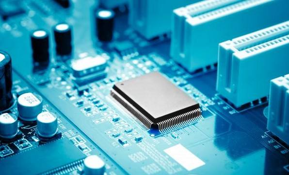 　　【中國(guó)儀表網(wǎng) 儀表市場(chǎng)】微機(jī)電系統(tǒng)(Micro-ElectroMechanicalSystem)是指尺寸在幾毫米乃至更小的傳感器裝置，其內(nèi)部結(jié)構(gòu)一般在微米甚至納米量級(jí)，是一個(gè)獨(dú)立的智能系統(tǒng)。目前，MEMS在消費(fèi)電子、汽車電子、工業(yè)控制、軍工、智能家居、智慧城市等領(lǐng)域?qū)⒌玫礁鼮閺V泛的應(yīng)用