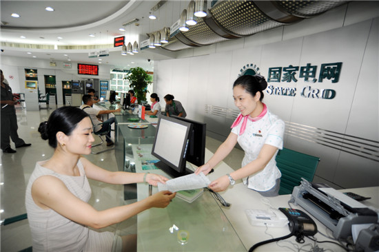 　　10月9日訊   世界銀行自2003年起，對全球190個(gè)經(jīng)濟(jì)體開展?fàn)I商環(huán)境評價(jià)，其中“獲得電力”指標(biāo)是十項(xiàng)指標(biāo)之一，包括辦電手續(xù)、接電時(shí)間、接入成本、供電可靠性和電費(fèi)透明度指數(shù)四個(gè)二級(jí)指標(biāo)，用來衡量一個(gè)地方的電力營商環(huán)境。

　　今年，國網(wǎng)福建省電力有限公司發(fā)布《提升電力營商環(huán)境行動(dòng)方案》七項(xiàng)措施，對照國際最高標(biāo)準(zhǔn)，著力保證企業(yè)辦電、提升可靠供電、簡化辦電手續(xù)、壓縮辦電時(shí)長、降低辦電成本、提高消費(fèi)透明、規(guī)范經(jīng)營行為，全面推進(jìn)“一趟不用跑&rdqu