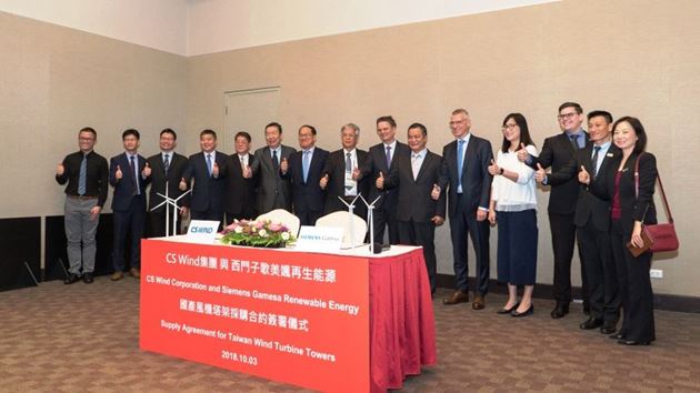  　　西門子歌美颯可再生能源（SGRE）近日在臺(tái)北舉行了臺(tái)灣海上風(fēng)電項(xiàng)目的首批兩項(xiàng)供應(yīng)協(xié)議簽約儀式。首先，上緯將提供用于福爾摩沙1期2期海上風(fēng)力發(fā)電廠的葉片中使用的樹脂；其次，CS Wind和Chin Fong之間新成立的合作伙伴關(guān)系將提供100％本地化的基站，以滿足2021年wpd云林海上風(fēng)電項(xiàng)目的本地化要求