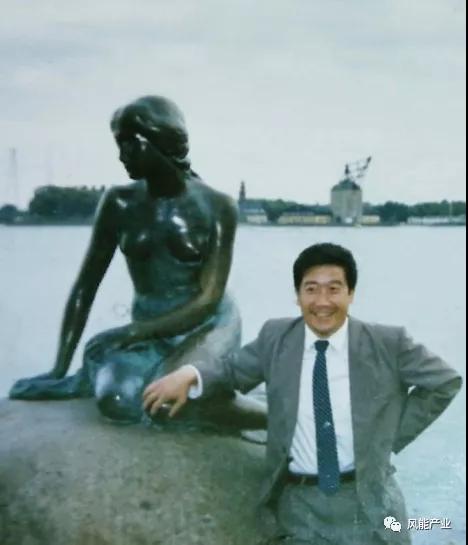  


楊校生


早期風(fēng)電開發(fā)的那些日子
 
　　從1988年與風(fēng)電結(jié)緣，轉(zhuǎn)瞬間30年過去了。楊校生的工作崗位和“頭銜”幾經(jīng)變化，卻始終沒有離開風(fēng)電，完整的見證和親歷了我國風(fēng)電產(chǎn)業(yè)從無到有、從小到大的全過程