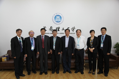 　　【中國儀表網(wǎng) 儀表會議】日前，“第十二屆海峽兩岸計量測試學(xué)術(shù)研討會”在吉林長春理工大學(xué)成功召開。研討會由中國計量測試學(xué)會、中國臺灣計量工程學(xué)會、長春理工大學(xué)、吉林省計量科學(xué)研究院共同舉辦