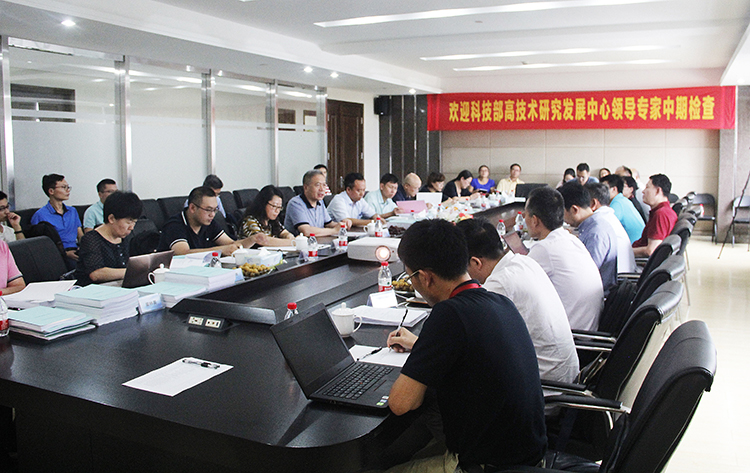 　　【中國儀表網(wǎng) 儀表研發(fā)】近日，由浙江省計量院承擔的國家重大科學儀器設(shè)備開發(fā)重點專項課題“基于光譜技術(shù)的VHP濃度實時檢測和校準技術(shù)研究”及“智能微生物培養(yǎng)箱開發(fā)及自動無菌觀測技術(shù)研究”通過國家科技部項目中期檢查。  　　課題創(chuàng)新性地采用光譜技術(shù)實現(xiàn)了汽化過氧化氫(VHP)濃度的實時準確測量，保證滅菌效果；開發(fā)智能微生物培養(yǎng)箱，創(chuàng)新性地結(jié)合頂空分析及機器視覺技術(shù)，實現(xiàn)了無菌自動觀測識別，提高了自動化程度