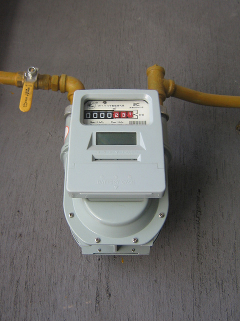 　　【中國儀表網(wǎng) 儀表產(chǎn)業(yè)】燃氣表是燃氣設(shè)施的重要組成部分，不僅是燃氣用量的計量依據(jù)，還關(guān)系到廣大用戶正常用氣及生命財產(chǎn)的安全。根據(jù)《膜式燃氣表檢定規(guī)程(JJG577-2012)》相關(guān)規(guī)定，以天然氣為介質(zhì)的民用燃氣表的使用期限不得超過10年