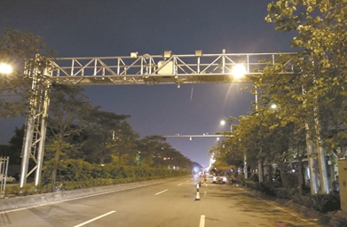 　　【中國儀表網(wǎng) 儀表產(chǎn)業(yè)】機動車尾氣對城市市容市貌、大氣污染影響惡劣，也是市區(qū)大氣污染物PM2.5和PM10的主要來源之一。隨著大氣污染治理工作的深入開展，對機動車等移動源尾氣排放要求越來越嚴格，執(zhí)法力度越來越大