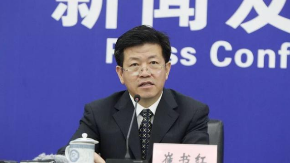 　　10月8日，生態(tài)環(huán)境部召開(kāi)干部大會(huì)，會(huì)上宣布了部機(jī)關(guān)各部門的主要負(fù)責(zé)人，并舉行了憲法宣誓儀式，23個(gè)司局級(jí)機(jī)構(gòu)的新司長(zhǎng)正式亮相。

　　其實(shí)，早在9月29日，有一位新司長(zhǎng)就和大家見(jiàn)過(guò)面了