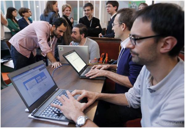 
                    
	 


	Milinkovich表示，要?jiǎng)?chuàng)建工業(yè)物聯(lián)網(wǎng)(IIoT)須基于開放原始碼構(gòu)件(building blocks)，這就是IIoT的本質(zhì)。法新社 

  
  IBM的Andy Stanford-Clark、Arlen Nipper、Mike Milinkovich，以及Colby Clegg近期在Ignition Community Conference 2018的小組會(huì)談上提及開放原始碼軟件運(yùn)動(dòng)(open so