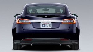 
	
                    
	【電纜網(wǎng)訊】北京時(shí)間19日消息，特斯拉公司周四在其網(wǎng)站上推出了其Model 3轎車的一個新版本，起售價(jià)4.5萬美元。

	

	據(jù)特斯拉網(wǎng)站介紹，這款后輪驅(qū)動轎車有一個“中程”電池，續(xù)航260英里，比更貴的Model 3配備的遠(yuǎn)程電池少50英里