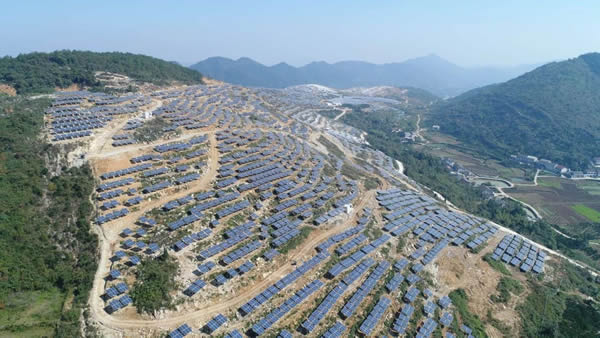                                         
	　　531新政后光伏行業(yè)一夜入冬，搶裝為王的政策補(bǔ)貼紅利時代已經(jīng)一去不復(fù)返。光伏新政的急剎車讓人措手不及，但近段時間利好政策相繼出臺，光伏行業(yè)有望回暖