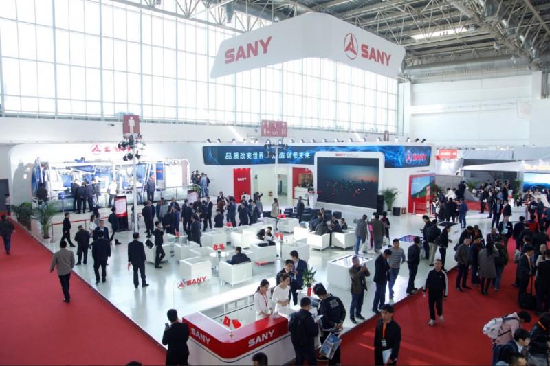                        品質(zhì)改變世界，智造引領(lǐng)未來 10月17日——19日,作為全球知名的風(fēng)機(jī)制造商，三一重能攜帶集全球智慧打造的“智能化”+“數(shù)字化”+“生態(tài)化”風(fēng)電智慧系統(tǒng)，以及3兆瓦風(fēng)機(jī)平臺(tái)隆重亮相2018北京國際風(fēng)能大會(huì)暨展覽會(huì)（CWP2018），彰顯三一品質(zhì)、工匠工藝與風(fēng)電創(chuàng)新之美。 本次盛會(huì)，三一重能以600平米的展臺(tái)規(guī)模，再次成為全場參展面積最大的企業(yè)