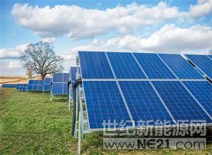 近日，Downer公開宣布獲得了Belectric Solar和Battery的合同，將在澳大利亞新南威爾士州南部建造位于SE的349MW Limondale太陽能農場。



Downer將在澳大利亞建造349MW太陽能項目

Downer公用事業(yè)公司的執(zhí)行董事表示，“我們很高興能與Limlectric太陽能農場的Belectric公司合作，這將為當?shù)厣鐓^(qū)帶來顯著的經濟和環(huán)境效益
