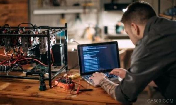 
                      美國舊金山專門幫助客戶招聘技術(shù)人員的公司Hired發(fā)布全球統(tǒng)計數(shù)據(jù)顯示，區(qū)塊鏈工程師的平均年薪在15萬到17.5萬美元（約合人民幣104萬-121萬元）之間。Hired表示，這比普通軟件工程師的平均年薪（13.5萬美元）要高出很多