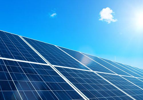 2018首屆中國光伏產業(yè)領跑論壇20日在泗洪啟幕。本次論壇以“領跑·創(chuàng)變·賦能”為主題，來自國家主管部門領導、光伏行業(yè)頂級專家、領軍企業(yè)家、業(yè)界權威機構以及行業(yè)精英等400余位嘉賓齊聚泗洪，共同探討全球光伏發(fā)展新趨勢