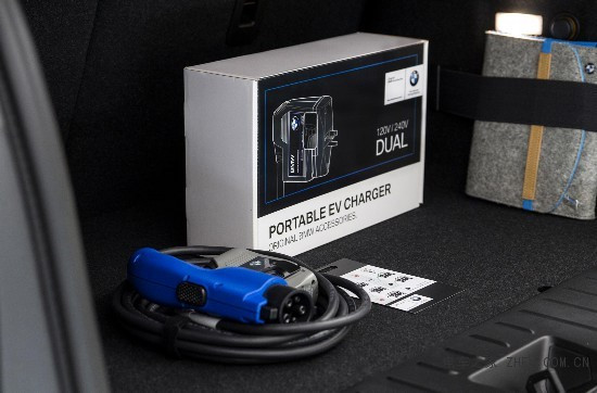 
	
                    
	【電纜網(wǎng)訊】據(jù)外媒報(bào)道，寶馬公司于日前宣布，將召回于美國注冊的3501輛電動與混合動力汽車。據(jù)悉，這些汽車本身并無缺陷，但充電電纜有起火和導(dǎo)致車主觸電的風(fēng)險(xiǎn)