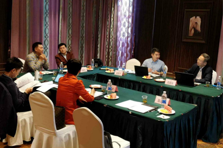 　　【中國儀表網(wǎng) 儀表會議】為更好地指導非自行指示秤生產(chǎn)廠家的設計、生產(chǎn)，促進貿(mào)易結算公平、公正，近日，全國衡器標準化技術委員會在浙江金華召開了《非自行指示秤》國家標準啟動/研討會。浙江省計量科學研究院作為標準主編單位派員參加會議