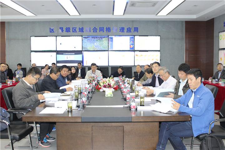 　　【中國(guó)儀表網(wǎng) 儀表研發(fā)】10月21日，河北省發(fā)改委在先河環(huán)保環(huán)境大數(shù)據(jù)應(yīng)用中心，組織召開(kāi)由先河環(huán)保承擔(dān)的“環(huán)境監(jiān)測(cè)儀器系統(tǒng)技術(shù)國(guó)家地方聯(lián)合工程實(shí)驗(yàn)室”驗(yàn)收會(huì)。經(jīng)過(guò)專家評(píng)審一致同意通過(guò)驗(yàn)收