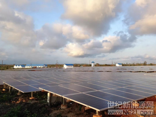  逆變器、變頻器、UPS、充電樁等電源的技術(shù)進步，離不開元器件廠家的努力，特別是功率器件和控制芯片，一直在推動著電源向前發(fā)展。從2008年到2018年，光伏逆變器的價格下降了80%以上，效率還提升了10%以上，這些也依賴于功率器件的損耗不斷降低，控制芯片的功能不斷提升