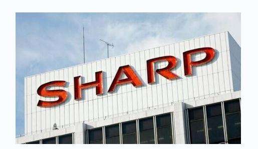 
	
                    
	【電纜網(wǎng)訊】當(dāng)下，夏普在中國市場的境況略顯尷尬，其手機(jī)等消費(fèi)電子業(yè)務(wù)正在被迫全面收縮，鴻海入主后實施的低價政策也未能挽救其逝去的市場份額。

	

	近日，有業(yè)內(nèi)人士指出，在2016年8月份入主后，鴻海想借助夏普品牌，讓鴻海脫離對專業(yè)電子代工依賴，這一策略并未成功