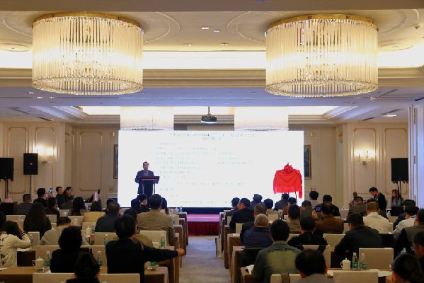 
			              10月25日，江蘇省氫能及燃料電池汽車產(chǎn)業(yè)創(chuàng)新聯(lián)盟成立大會在如皋市經(jīng)濟技術開發(fā)區(qū)舉行。如皋市委常委、如皋經(jīng)濟技術開發(fā)區(qū)黨工委副書記馬金華，如皋市副市長高峰及相關企業(yè)、學會代表出席大會