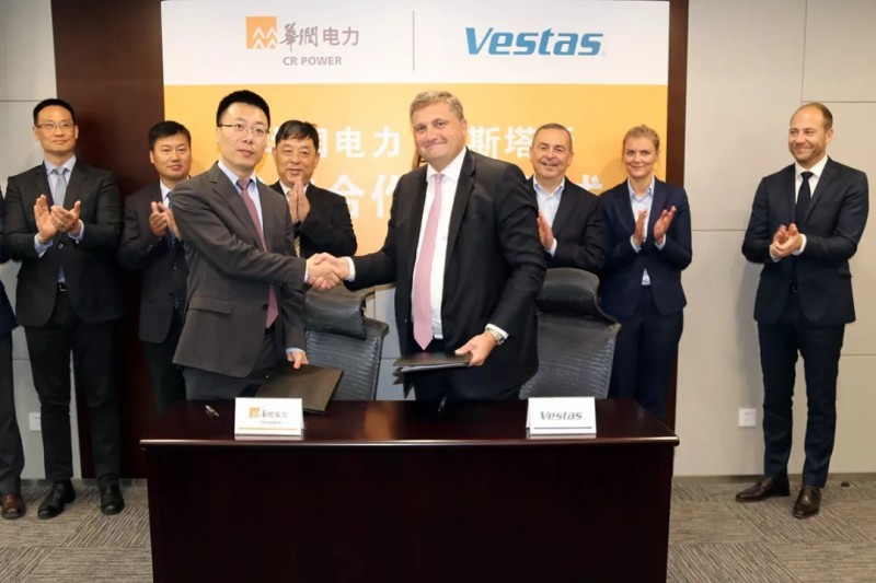 　　10月17日，華潤電力副總裁趙后昌在北京華潤大廈會見了維斯塔斯風力技術集團（簡稱“維斯塔斯”）執(zhí)行副總裁兼首席財務官瑪瑞卡一行，雙方就當前市場形勢、新技術開發(fā)應用、重點合作領域及未來合作方向進行研討交流，并簽訂了戰(zhàn)略合作框架協(xié)議。

　　華潤電力助理總裁兼戰(zhàn)略發(fā)展部總經理許洪波與維斯塔斯中國區(qū)聯(lián)合總裁兼首席財務官托馬斯?凱勒分別代表雙方公司簽署協(xié)議