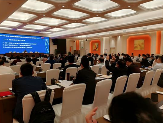 　　【中國(guó)儀表網(wǎng) 儀表會(huì)議】由江蘇省閥門(mén)工業(yè)協(xié)會(huì)和江蘇省特種閥門(mén)工程技研中心聯(lián)合于10月19日在江蘇常州舉辦“江蘇閥協(xié)暨江蘇省特種閥門(mén)工程技研中心學(xué)術(shù)研討和行業(yè)發(fā)展論壇”，會(huì)上由10名領(lǐng)導(dǎo)、專(zhuān)家或技術(shù)總工進(jìn)行學(xué)術(shù)交流和論壇講座，并參觀學(xué)習(xí)了江蘇蘭陵化工集團(tuán)有限公司的現(xiàn)場(chǎng)管理。  　　此次論壇是江蘇閥協(xié)6月?lián)Q屆后一次大型活動(dòng)，會(huì)議主要圍繞“創(chuàng)新發(fā)展、質(zhì)量提升為主題,圍繞閥門(mén)新結(jié)構(gòu)、新材料、新工藝的研發(fā)與應(yīng)用為目標(biāo)”及智能化、高端化、市場(chǎng)化、