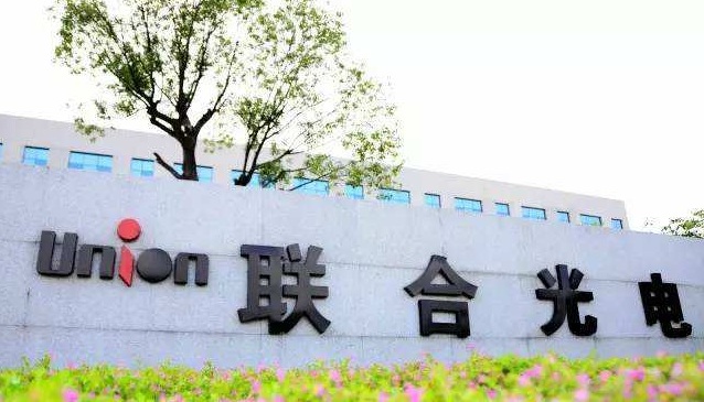 
	
                    
 【電纜網(wǎng)訊】近日，聯(lián)合光電公布的2018年前三季度（2018年1月1日至2018年9月30日）業(yè)績(jī)預(yù)告顯示，公司2018年1-9月實(shí)現(xiàn)營(yíng)業(yè)收入8.01億元，同比增長(zhǎng)22.98%；光學(xué)光電子行業(yè)已披露三季報(bào)個(gè)股的平均營(yíng)業(yè)收入增長(zhǎng)率為28.20%；歸屬于上市公司股東的凈利潤(rùn)5539.53萬元，同比下降20.28%，光學(xué)光電子行業(yè)已披露三季報(bào)個(gè)股的平均凈利潤(rùn)增長(zhǎng)率為29.58%；公司每股收益為0.40元。

 

 其中，聯(lián)合光電第三季度（2018年7月1日至2